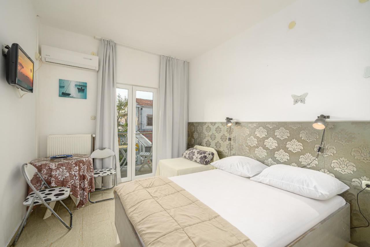 Studio Holiday Adriatic Pag Town Exterior foto